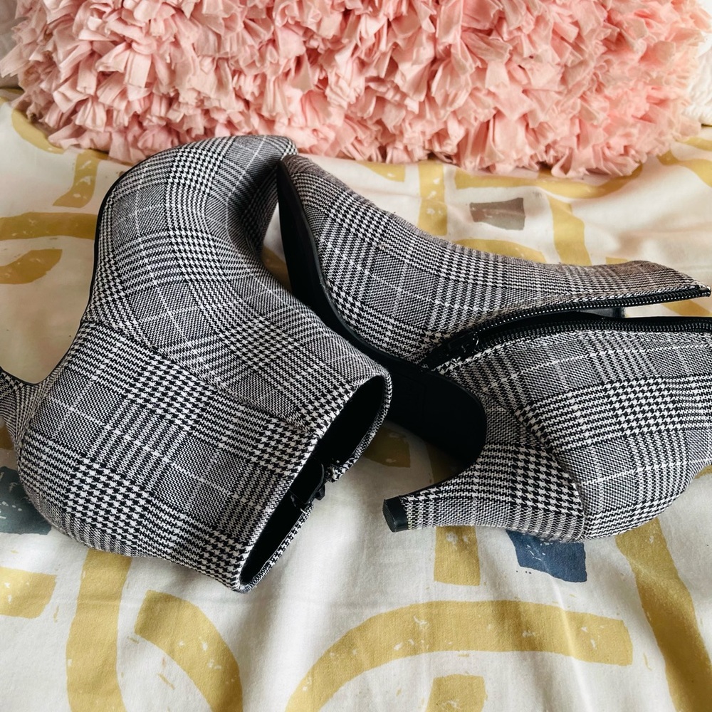 Booties - Picture 13 of 16